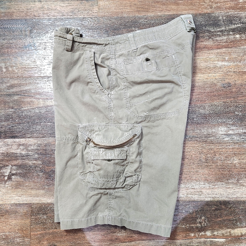 Unleash Your Adventure with KÜHL Ambush Cargo Shorts! Size 40 - Picture 3 of 13